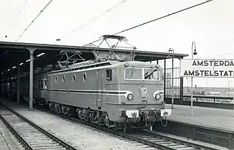 1301 en livrée turquoise d'origine.