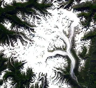 Vue satellite du champ de glace Ha-Iltzuk.