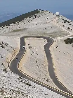 Épingle à cheveux sur la route du Mont Ventoux, en France.