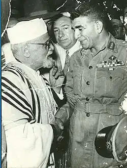 Chaim Nahum avec le président Muhammad Naguib en 1953.