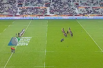 Haka exécuté par les joueuses de l'équipe de Nouvelle-Zélande de rugby lors de la Coupe du Monde féminine 2014