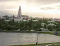 La Hallgrímskirkja vue depuis Tjörnin