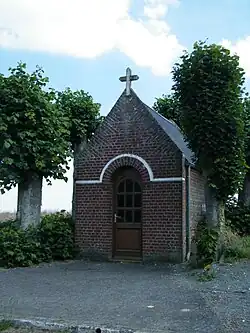 L'oratoire à l'entrée du village.