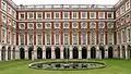 Palais de Hampton Court (1689–1702).
