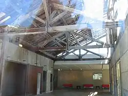 Vue de la charpente du hangar du Premier-Film.