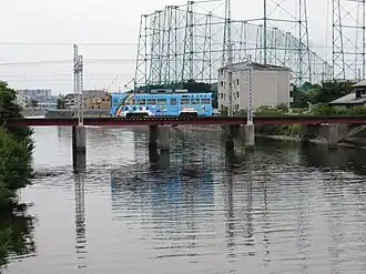 La ligne Hankai dans Nishi-ku.