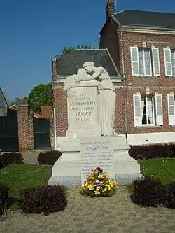 Monument aux morts communal.