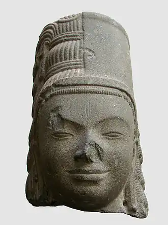 Harihara (Shiva et Vishnou), art khmer VIIe siècle, grès, province de Takeo, Style de Phnom Da. Cambodge.