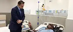 Harish Jagtani rend visite aux patients de sa fondation