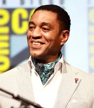 Harry Lennix interprète Jim Gardner, chef de cabinet de la Maison-Blanche.