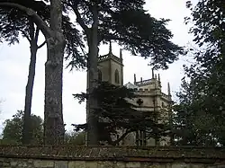 À Hartwell, l’église de l’Assomption de la sainte Vierge Marie commandée par Sir William Lee.