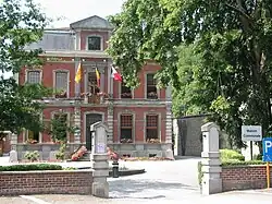 La maison communale.
