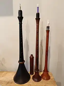 de gauche à droite: Hautbois de Marktsack ( & M-A Rauschpfeife), Übungspfeife, Hautbois de German Smallpipe en Ré 2 (soprano)