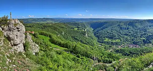 Panorama sur le plateau de Levier et les gorges de Nouailles.