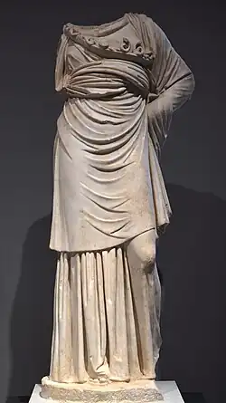 Statue acéphale du type Athéna Vescovali. Palais Massimo des Thermes.