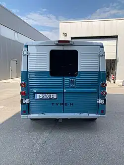 … à la sortie des ateliers Caselani …