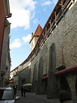 Vue de la tour Helleman depuis la porte Viru.