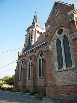 Les baies géminées de l'église.