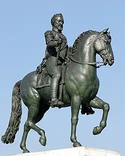 Statue équestre d'Henri IV refaite en 1818.