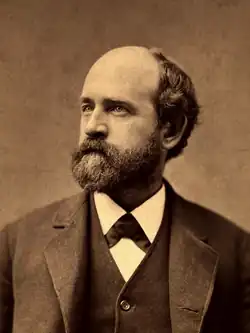 Portrait-photographie de Henry George en costume d'époque pourvu d'une continental tie