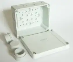 Boîte thermoplastique à joint sans halogène