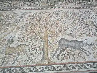 L'un des nombreux Arbres de vie des mosaïques de sol byzantines de la basilique de Heraclea Lyncestis, Macédoine, VIe&nbsp;siècle.