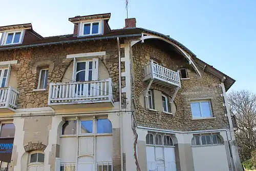 L'immeuble en 2013, sans son balcon d'origine.