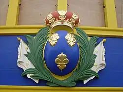 Détails du blason de la poupe.