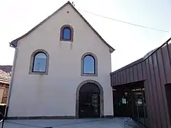 L'ancienne Synagogue et actuellement  bibliothèque municipale 6 rue de Limoges.