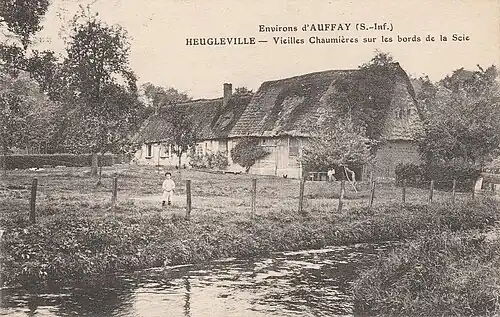 Vieilles chaumières sur les bords de la Scie au début du XXe&nbsp;siècle.