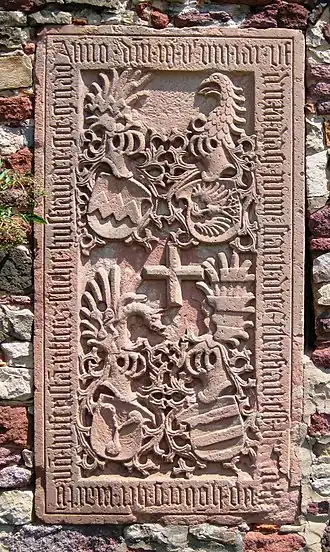 Plaque funéraire d'Elisabeth :Brendel von Homburg&nbsp;(de), la mère de l'archevêque de Mayence Sebastian von Heusenstamm, à l'entrée du domaine de Patershausen