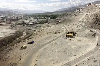 En 2014 la piste et le monastère Spituk.