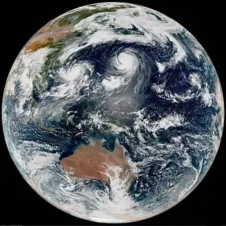 Description de l'image Himawari 8 Full Disk Aug 21 2015 0210Z.jpg.