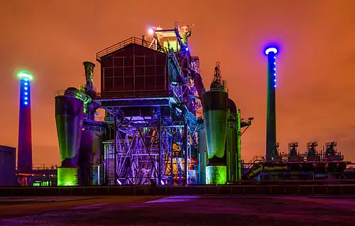 Illumination du haut fourneau n° 5.