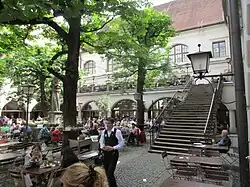 Biergarten / cour intérieure et terrasse.