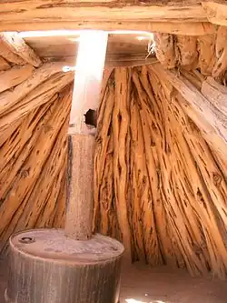 Cheminée de hogan navajo (Arizona, USA)