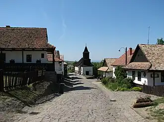 Le village de Hollókő.
