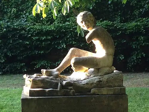 Le Nautonnier (1894), marbre, Saint-Germain-en-Laye, jardin des Arts.