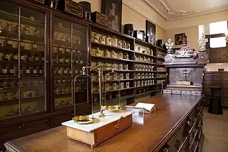 Pharmacie de l’hôpital Saint-Jean de Bruges, au XVIIIe siècle.