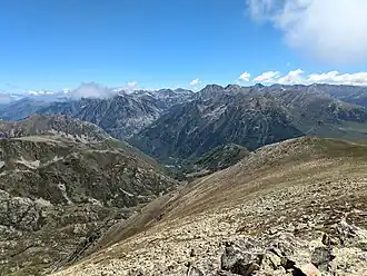 L'Hospitalet-près-l'Andorre, dans la vallée de l'Ariège, depuis Cap de la Cometa del Forn (2691m).