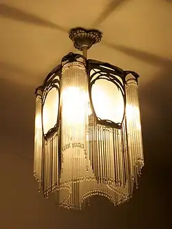 Lustre de l'entrée.