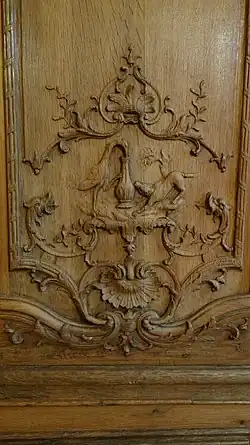 Boiseries de la grande salle à manger figurant les Fables de La Fontaine.