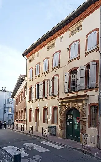 no 9 : façade de l'hôtel Réquy.