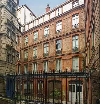 no&nbsp;1 : façade sur la rue Malcousinat.