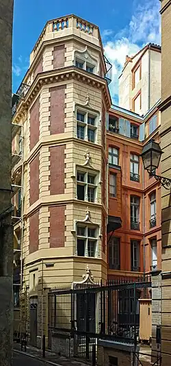 Tour de Bénézit (remaniée, sauf fenêtres).