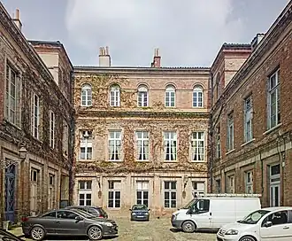 La façade sur cour de l'hôtel d'Andrieu de Montcalvel.