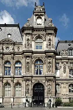 Facade est de l'Hôtel de Ville (détail).