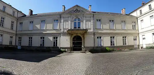 Façade principale du bâtiment sud.