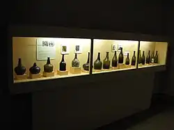 Quelques bouteilles de vin  anciennes du musée du vin de l'Hôtel des ducs de Bourgogne de Beaune