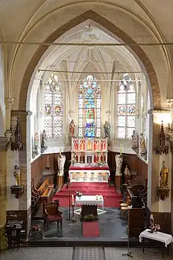 Houchin, église St Omer, vue du choeur depuis la tribune